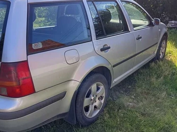 Авто Volkswagen Golf 2001 № 8932490