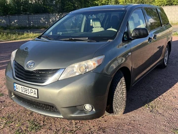 Авто Toyota Sienna 2011 № 8932556