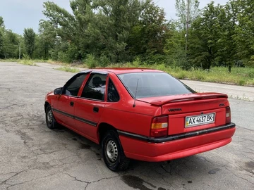 Авто Opel Vectra 1989 № 8932597