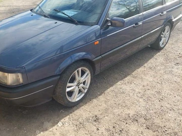 Авто Volkswagen Passat Sedan 1993 № 8933783