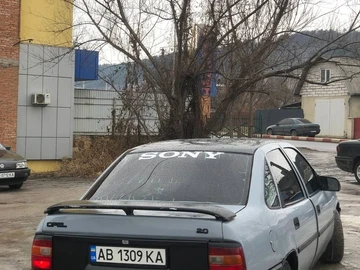 Авто Opel Vectra 1990 № 8934622