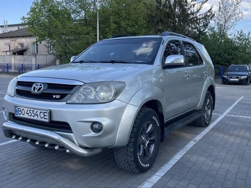 Авто Toyota Fortuner 2005 № 8936738