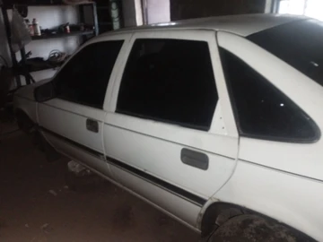 Авто Opel Vectra 1990 № 8936835