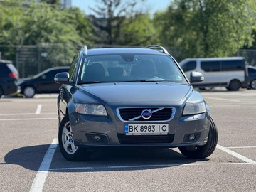 Авто Volvo V50 2010 № 8938185