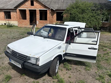 Авто ВАЗ 21099 1992 № 8938260