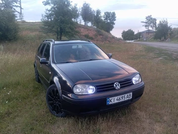 Авто Volkswagen Golf 2000 № 8939451