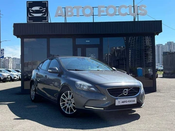 Авто Volvo V40 Kombi 2013 № 8940301