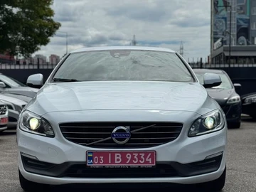 Авто Volvo V60 2016 № 8940660