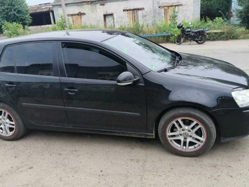 Авто Volkswagen Golf 2004 № 8942680