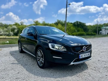 Авто Volvo V60 2017 № 8942896