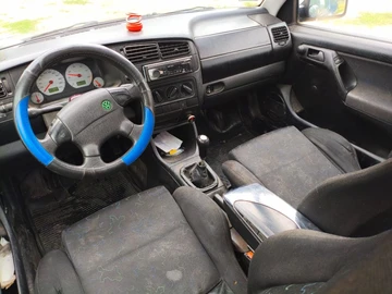 Авто Volkswagen Golf 1996 № 8943219
