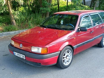 Авто Volkswagen Passat Hatchback 1993 № 8944094