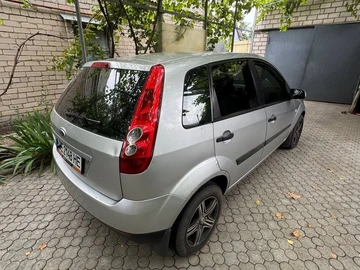 Авто Ford Fiesta 2005 № 8944184