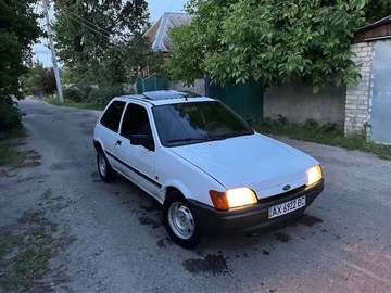 Авто Ford Fiesta 1993 № 8945724