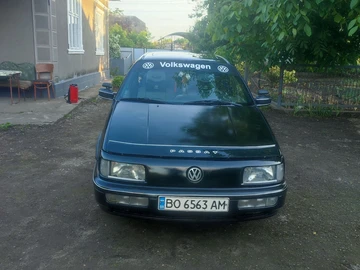 Авто Volkswagen Passat Sedan 1992 № 8946176