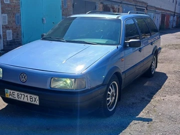 Авто Volkswagen Passat Variant 1992 № 8946242