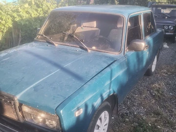 Авто ВАЗ 2107 1990 № 8947716