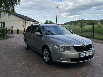 Авто Skoda Superb 2012 № 8947832