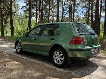 Авто Volkswagen Golf 2000 № 8949627