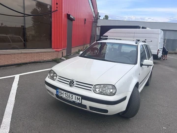 Авто Volkswagen Golf 2000 № 8950721