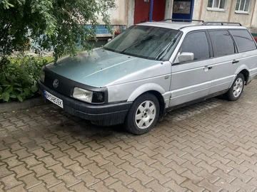 Авто Volkswagen Passat Variant 1990 № 8953303