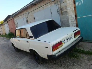 Авто ВАЗ 2107 1998 № 8953770