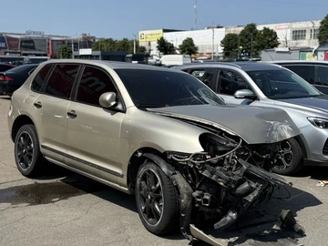 Авто Porsche Cayenne 2006 № 8954617