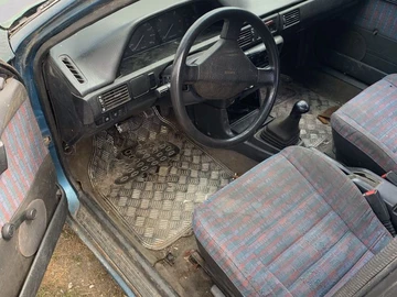 Авто Mazda 323 1992 № 8954846