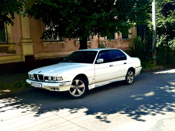 Авто BMW 7 Серия 1988 № 8957644