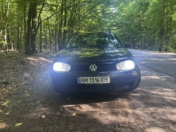 Авто Volkswagen Golf 2000 № 8958213
