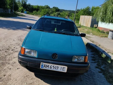 Авто Volkswagen Passat Hatchback 1992 № 8958393