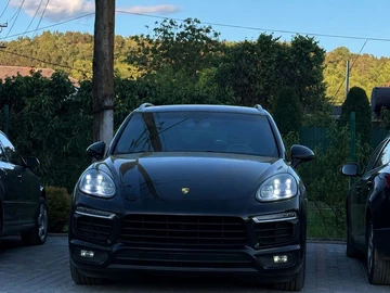 Авто Porsche Cayenne 2017 № 8960179