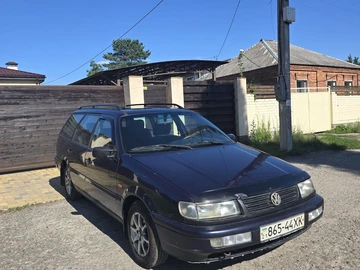 Авто Volkswagen Passat Variant 1993 № 8960875