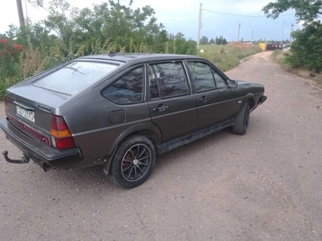 Авто Volkswagen Passat Hatchback 1987 № 8961586