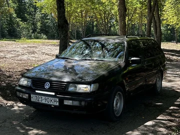 Авто Volkswagen Passat Variant 1989 № 8963309