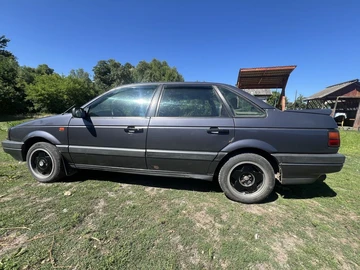 Авто Volkswagen Passat Sedan 1992 № 8963331