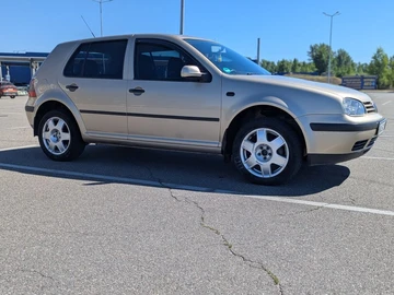 Авто Volkswagen Golf 2001 № 8963417