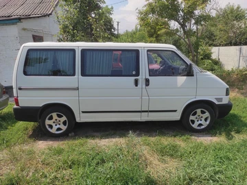 Авто Volkswagen Transporter 2000 № 8963451