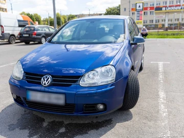 Авто Volkswagen Golf 2004 № 8963949
