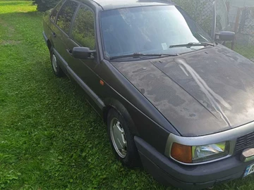 Авто Volkswagen Passat Sedan 1993 № 8963980