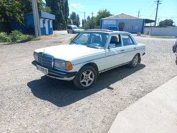 Авто Mercedes 240 1983 № 8964275
