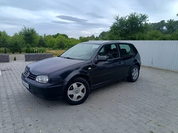 Авто Volkswagen Golf 1999 № 8965482