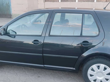 Авто Volkswagen Golf 1999 № 8966166