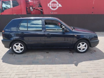 Авто Volkswagen Golf 1995 № 8973391