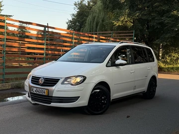 Авто Volkswagen Touran 2010 № 8973775