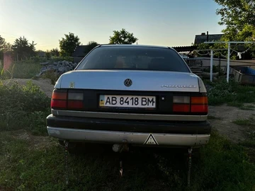 Авто Volkswagen Passat Sedan 1988 № 8974444