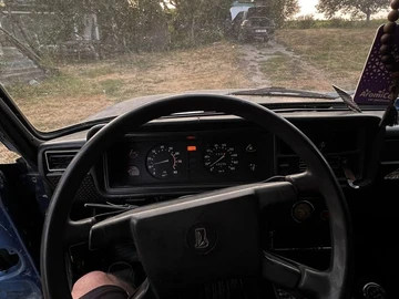 Авто ВАЗ 2107 1989 № 8975186