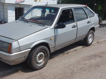 Авто ВАЗ 2109 1992 № 8975198