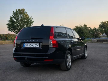 Авто Volvo V50 2010 № 8976950