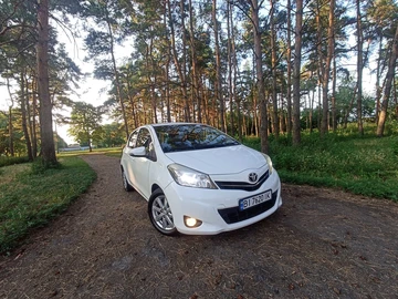 Авто Toyota Yaris 2013 № 8977502